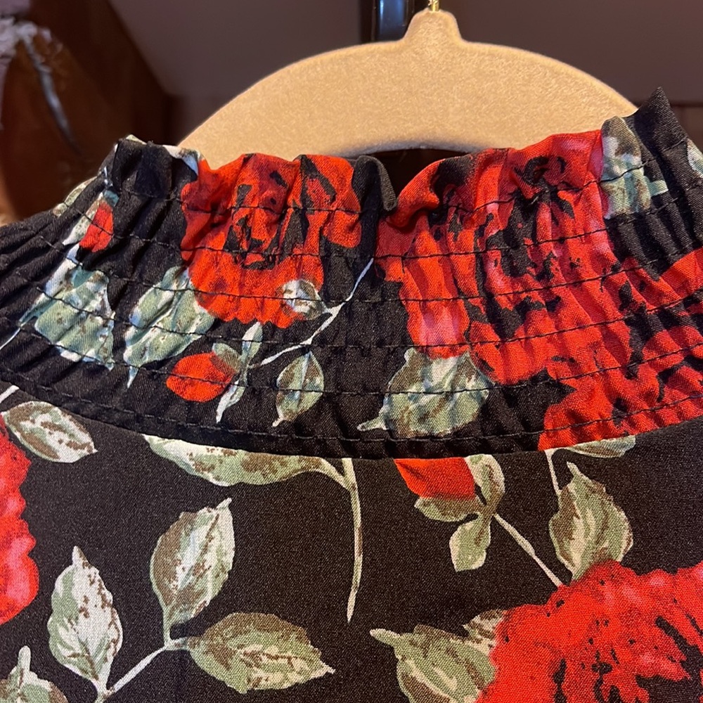 Rose pattern blouse - Picture 3 of 5